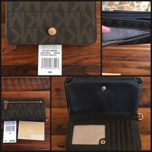 MICHAEL KORS JET SET LOGO WRISTLET- SLIM TECH